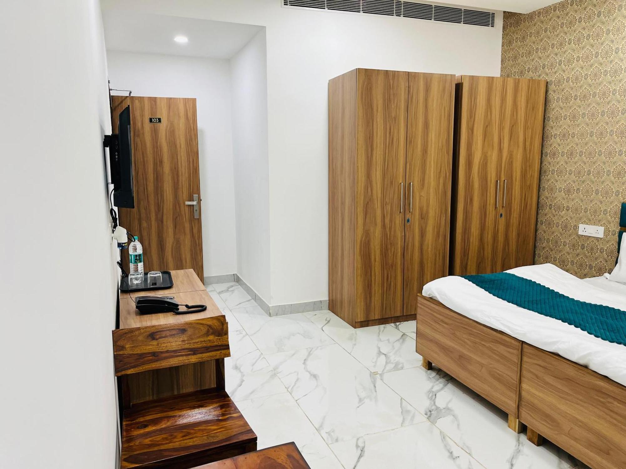 Townhouse Happy Habitat Guest House Greater Noida Kültér fotó