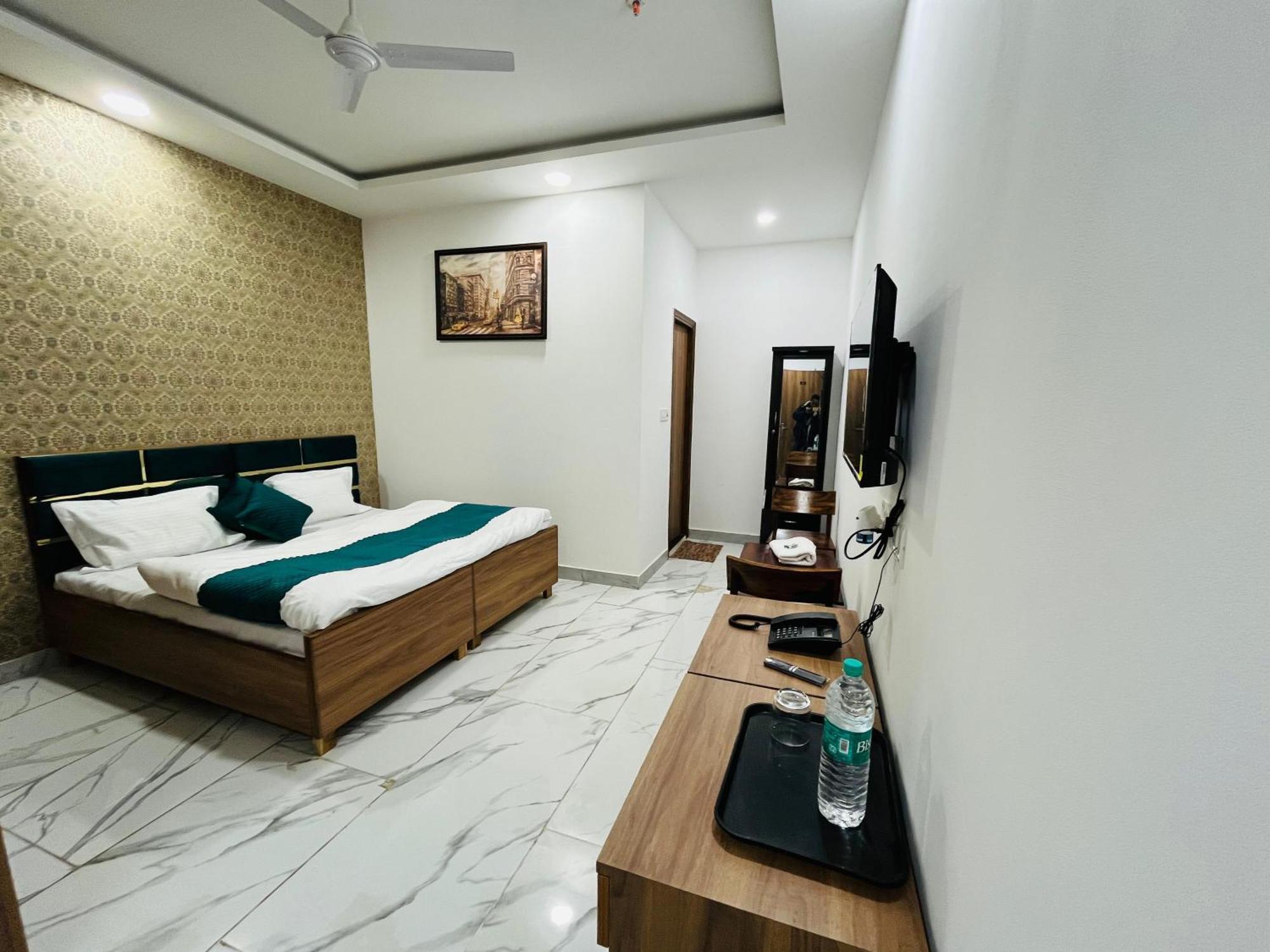 Townhouse Happy Habitat Guest House Greater Noida Kültér fotó